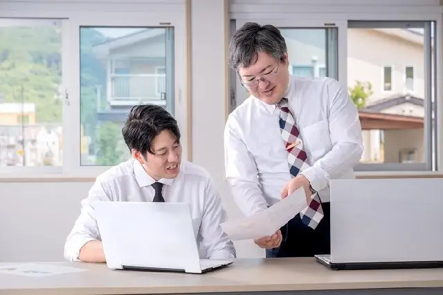 人事コンサルティング／人事評価制度及び賃金制度構築支援／経験者歓迎!／新規営業なし／年収～800万