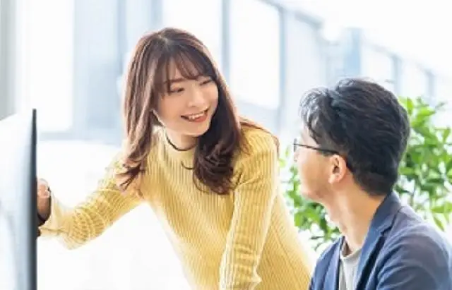 フレックス制度・テレワーク・オフィスカジュアル・フリーアドレス制／女性活躍多く、働きやすい環境／総合士業グループ