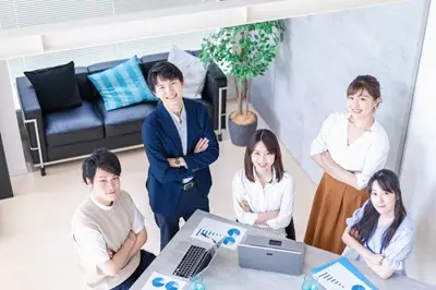 社労士試験合格を機にキャリアチェンジ！ 経理経験を活かして未経験から個人社労士事務所へ！