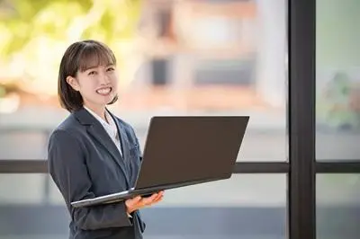 ≪給与計算スタッフ≫企業別担当制で会計～給与まで幅広く関与可能！／時差出勤・一部リモート可／残業ほぼなし