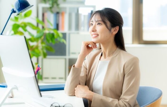 《トーク社会保険労務士法人》税理士法人併設型／給与計算・社保等手続き業務メイン／業績好調／残業少なめ／千葉駅徒歩30秒／通勤便利