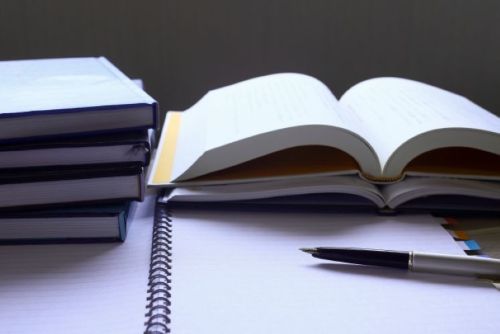 社労士・労務職の採用面接で行われる「筆記試験」の正体と完全対策ガイド｜出題傾向と評価を高める解答法