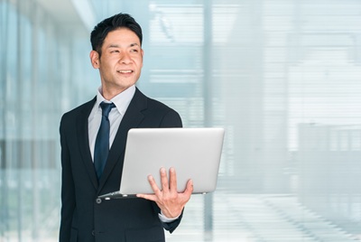 労務業務オペレーション推進／スポーツテック企業／残業20H／5年成長率1,100％／リモート可◎
