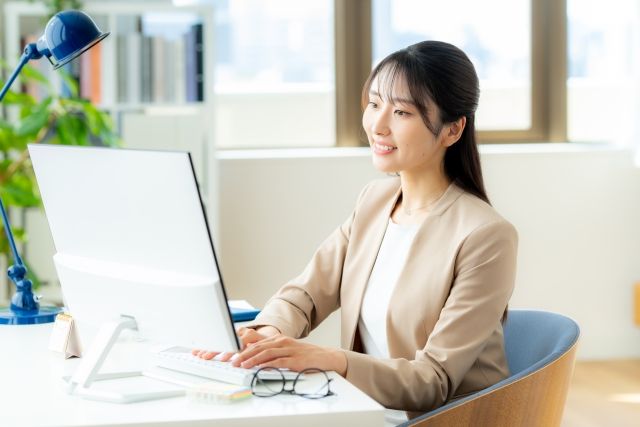 《ハートランド社会保険労務士法人》大阪本社／アシスタント業務／フレックス制／時短勤務可能／ワークライフバランス◎／私服OK