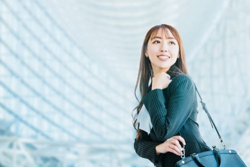 社労士の年収は低い？リアルな年収レンジと“稼げる人”の違い