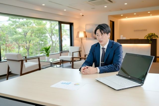 東証一部上場グループ企業／ 会社を内部から支える中核ポジション／明確な評価制度で昇給賞与へも反映