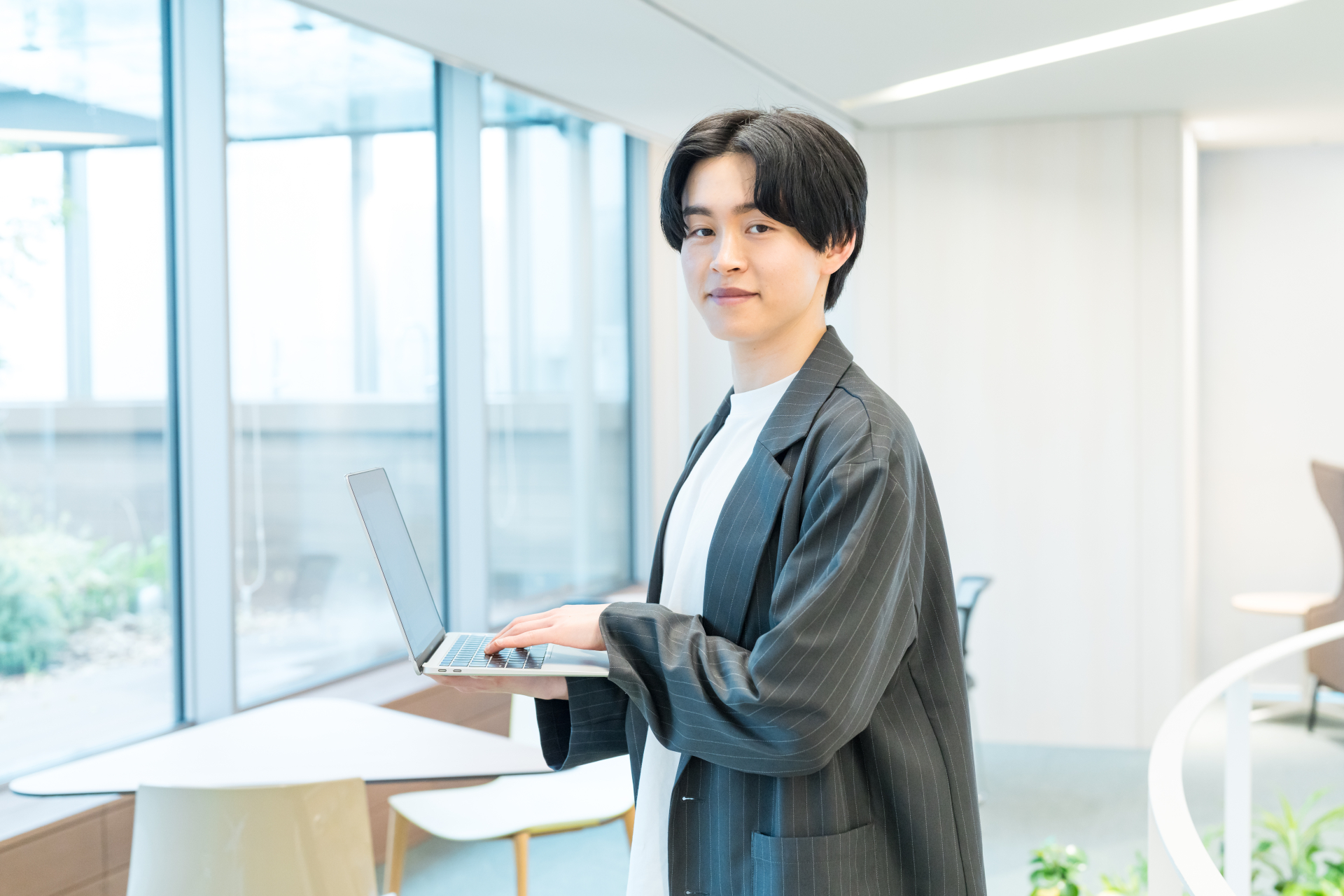 【上場企業】労務／「不動産テック」をリードする急成長ベンチャー／従業員の働く環境を支える／固定給28万以上／年間休日124日以上／業界未経験OK