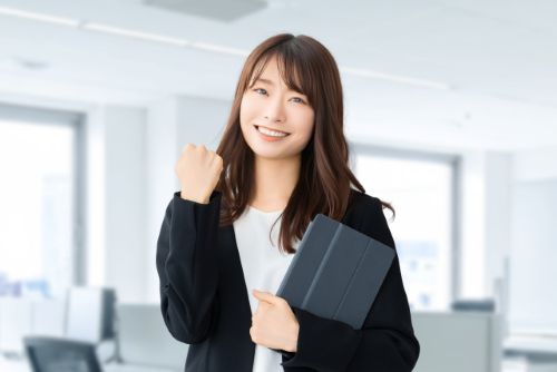《社会保険労務士法人秋田国際人事総研》数多くの優良なクライアント／経営安定／残業少なめ／代表のお人柄よく風通しの良い社風