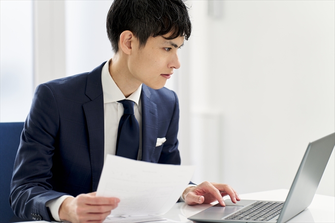AIで作ったと「感じられやすい」職務経歴書 4つの特徴