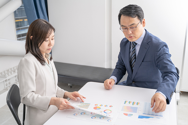 労務企画／賃金制度や賞与制度など基幹施策の企画・運用を通して、組織の健全性と成長を裏側から支えるやりがいのあるポジションです！
