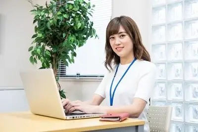 【人事総務担当（マネージャー）】士業法人の組織を支える管理職ポジション／日本企業の海外進出や外国企業の日本進出を総合的にサポートする総合事務所