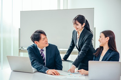 【総務】グループ110名の総合事務所で人事・労務の業務をお任せします！30代～50代の幅広い年代の方が活躍しており、70歳定年で長く働ける職場です。