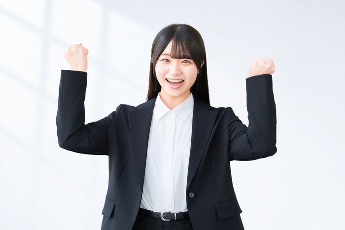 《Authense社会保険労務士法人≫社労士資格者／弁護士を中心に各分野の士業・専門職が集まったprofessional group！