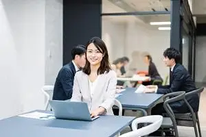 社労士資格者（マネージャー）／外資系企業向けの労務相、在宅勤務、フレックス有、女性活躍中！